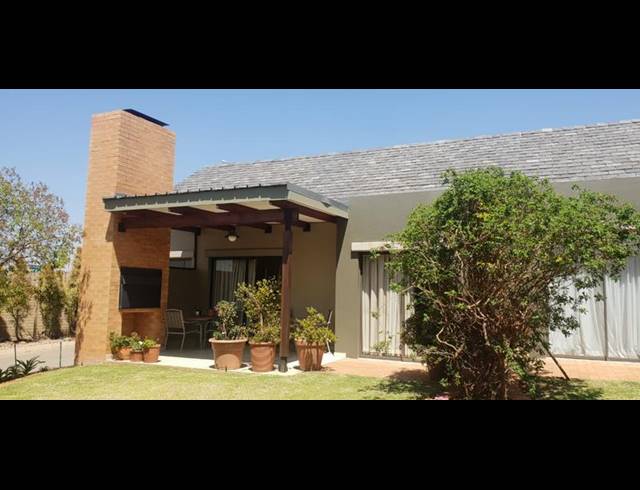 1 BEDROOM TOWNHOUSE FOR SALE IN RETIRE AT MIDSTREAM